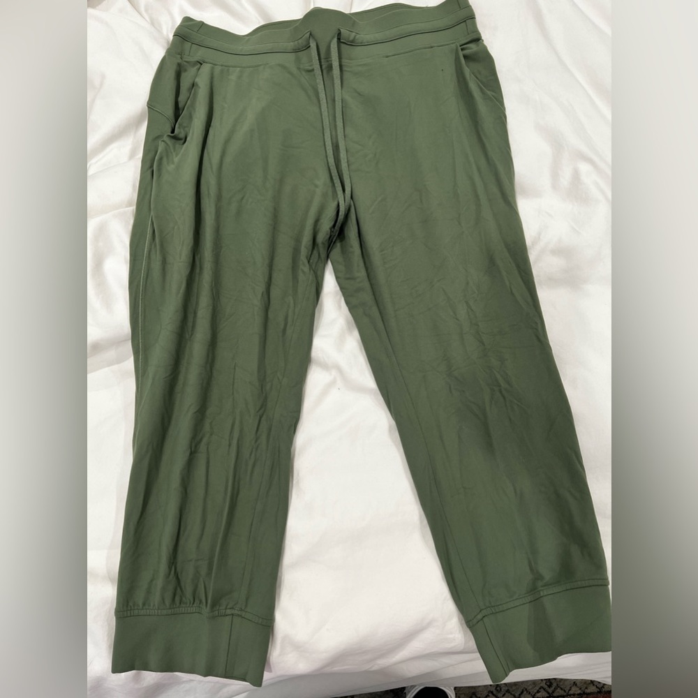 Lululemon crop joggers